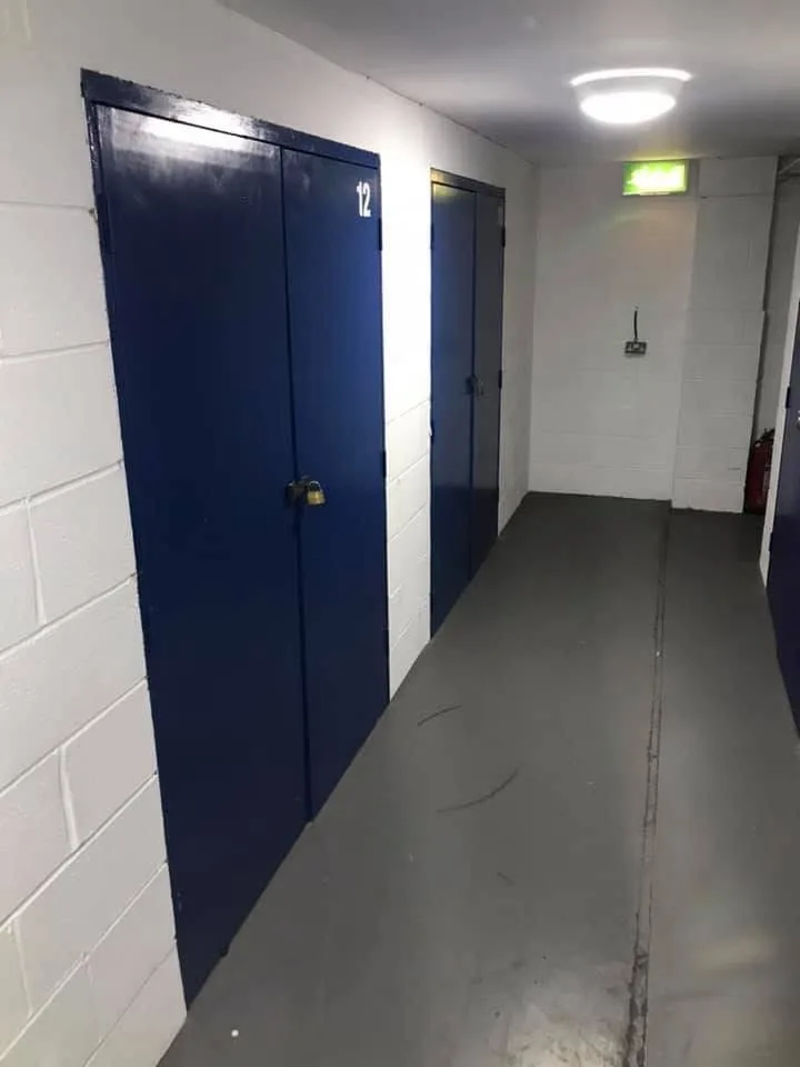 Clean empty storage unit