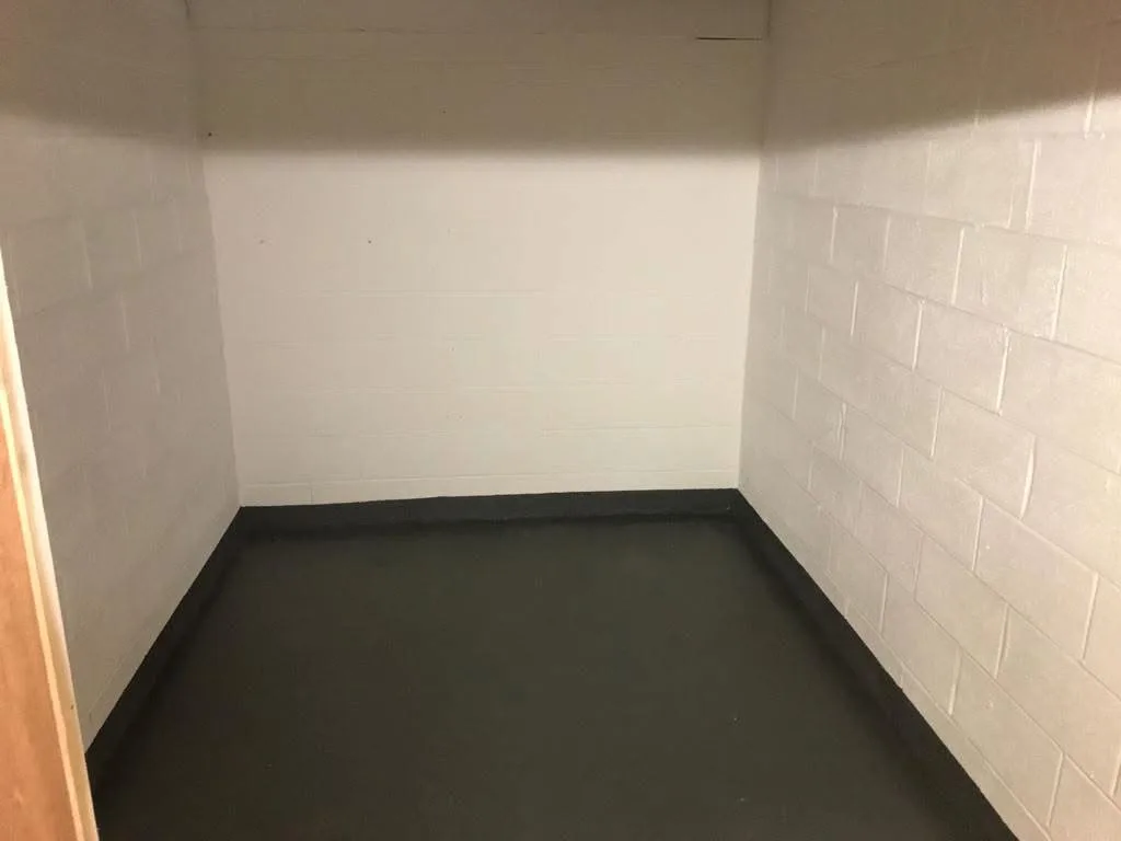 Clean empty storage unit